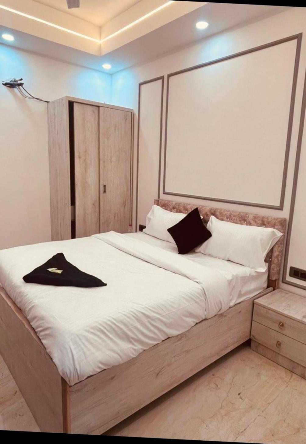 Hotel Neon Tower New Delhi Room photo
