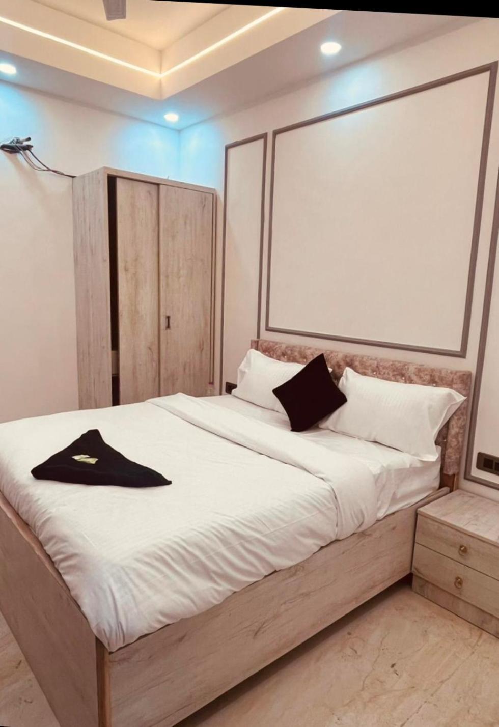 Hotel Neon Tower New Delhi Room photo