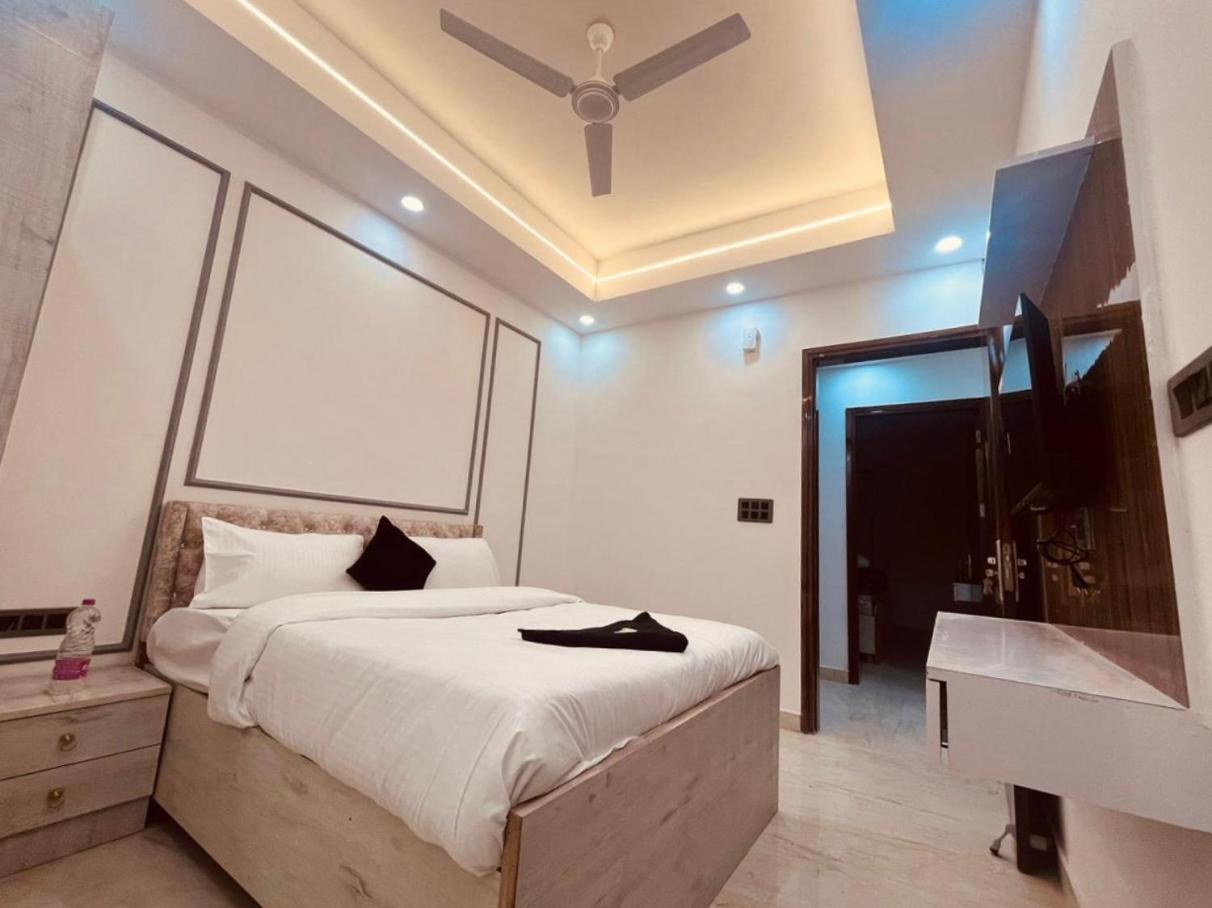 Hotel Neon Tower New Delhi Room photo