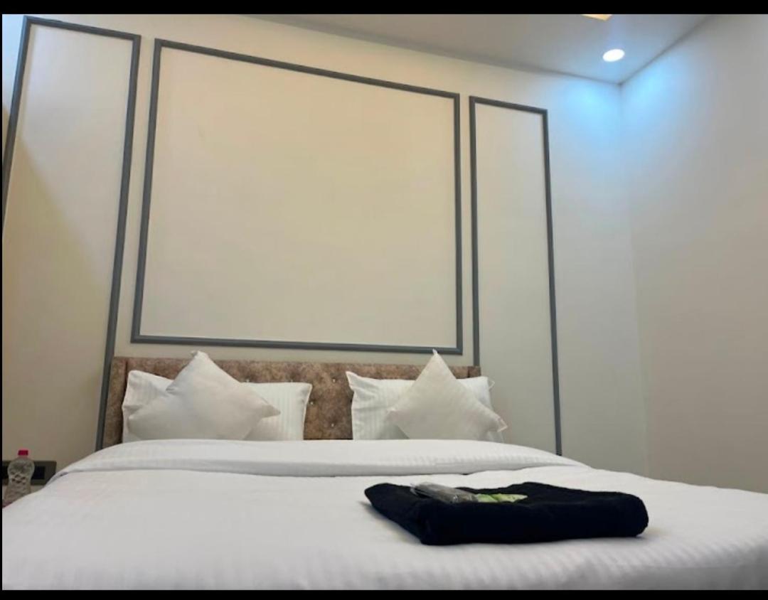 Hotel Neon Tower New Delhi Room photo